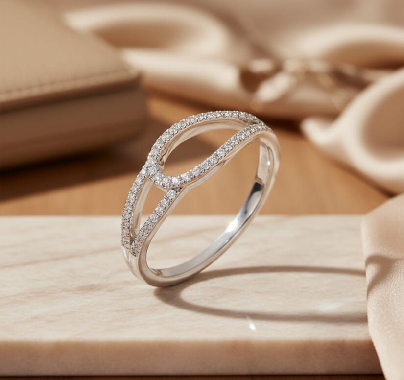 טבעת יהלומים בעיצוב מינימליסטי, זהב 14K, משובצת 0.15 קראט יהלומים, דגם RDRF18133