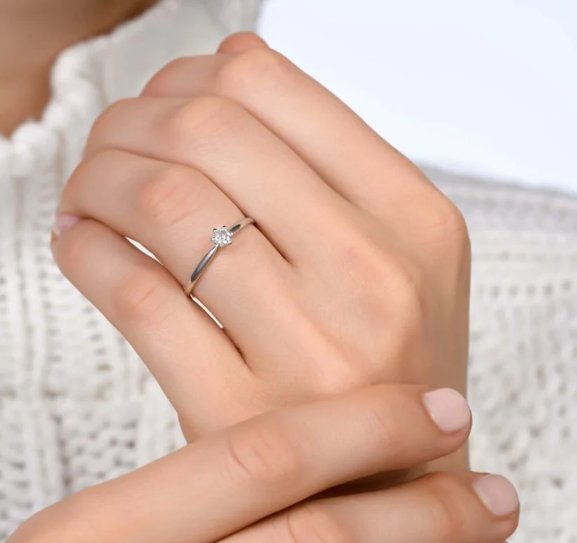 טבעת אירוסין בעיצוב קלאסי, 14K זהב, משובצת 0.18 קראט יהלומים, דגם RD3536