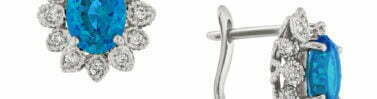 עגילי בלו טופז ויהלומים מעוצבים מזהב 14K, משובצים יהלומים בצורת פרח, נסגרים באוזן בסגירה אנגלי, דגם ED3088