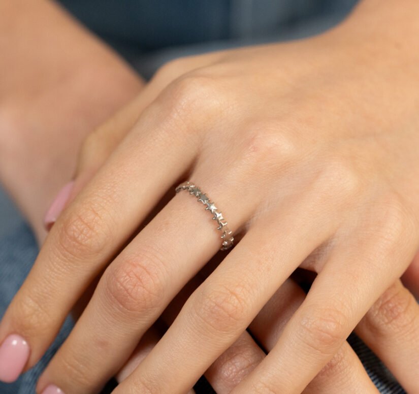 טבעת נישואין בעיצוב כוכבים, זהב 14K, דגם RM3174IS