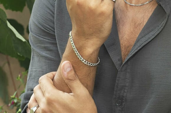 טרנדים בתכשיטי גברים ב – 2026
