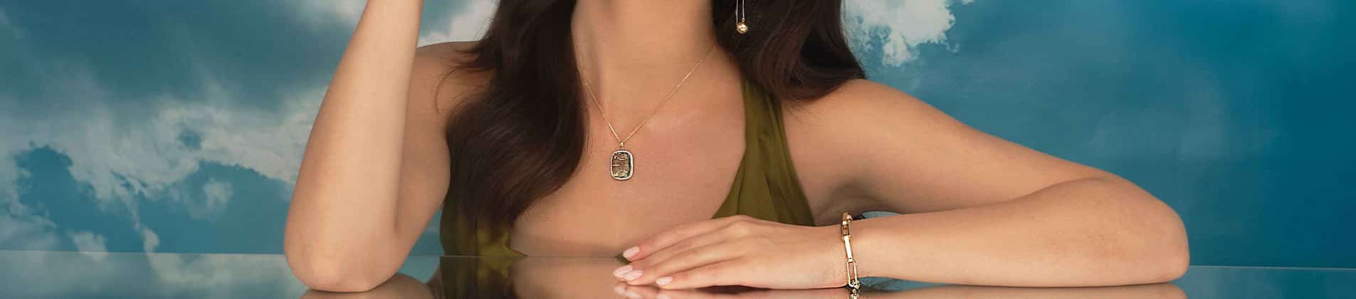 קוקטייל טוב ותכשיט נכון הם בדיוק מה שצריך כדי להשלים את התמונה