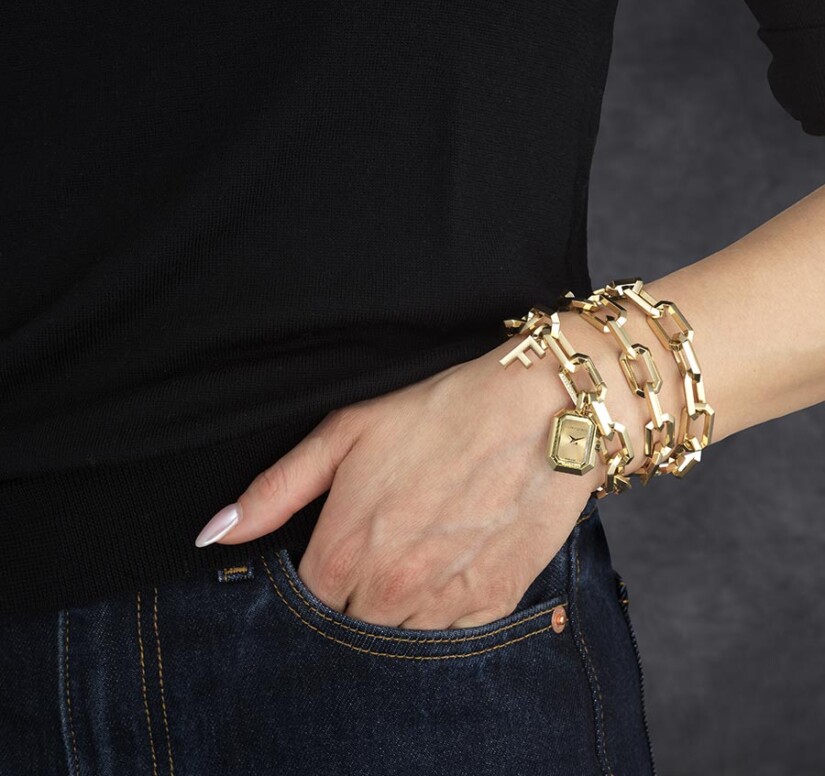 שעון-תליון Ferragamo מקולקציית CHARM, שעון לאישה ,דגם SFTQ00425