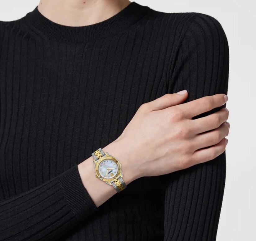 שעון Versace מקולקציית GRECA TIME WITH DIAMONDS, שעון לאישה ,דגם VE9CA0625