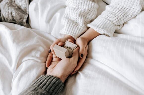 איך לתכנן הצעת נישואין בבית?