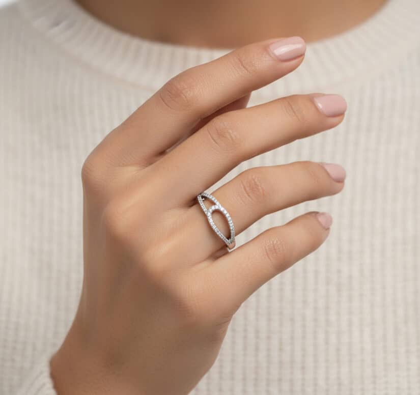 טבעת יהלומים בעיצוב מינימליסטי, זהב 14K, משובצת 0.15 קראט יהלומים, דגם RDRF18133